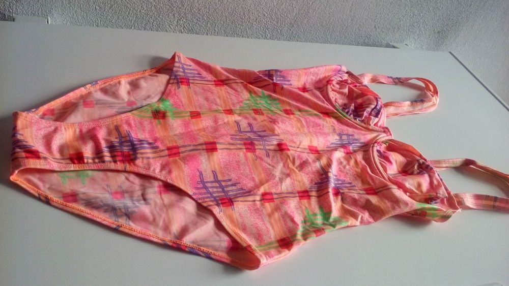 Na piscina ou na Praia? Sinta-se bem!Biquínis e fatos de banho L/XL!
