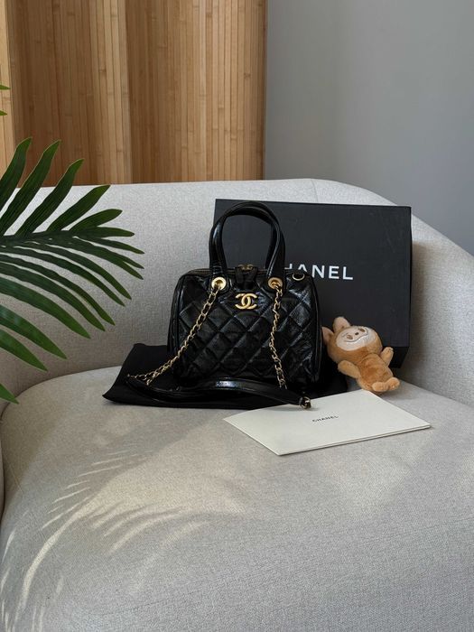Жіноча Сумка Chanel Small Bowling Bag in Patent Crumpled Calfskin
