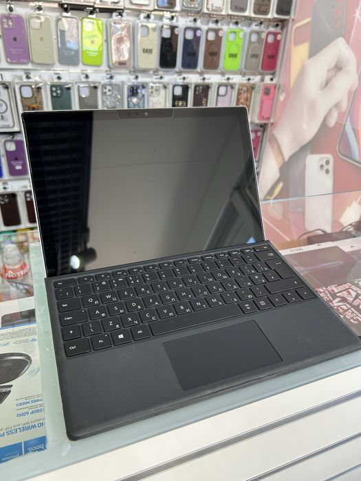 Surface Pro 5 / core i5-7300u / 8/256