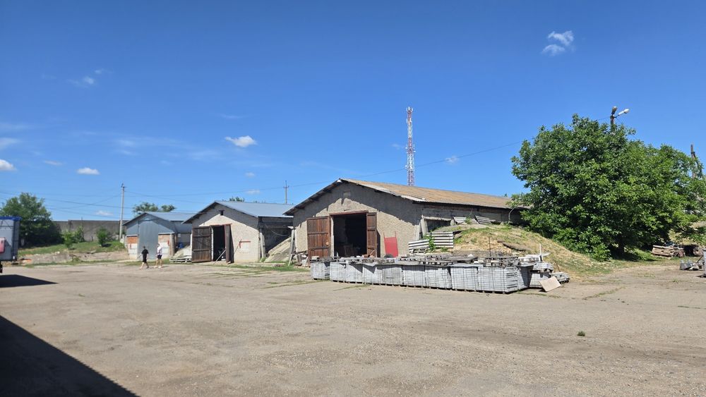 Продам або здам в дострокову оренду склади!