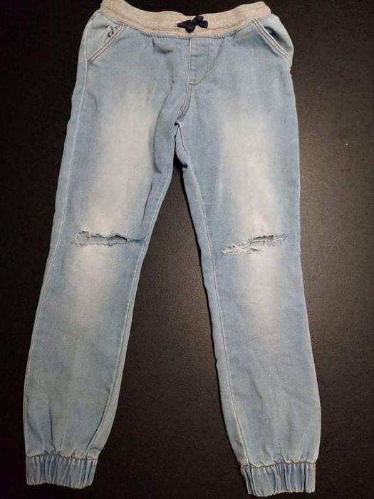 Eleganckie spodnie chłopięce rozmiar 140