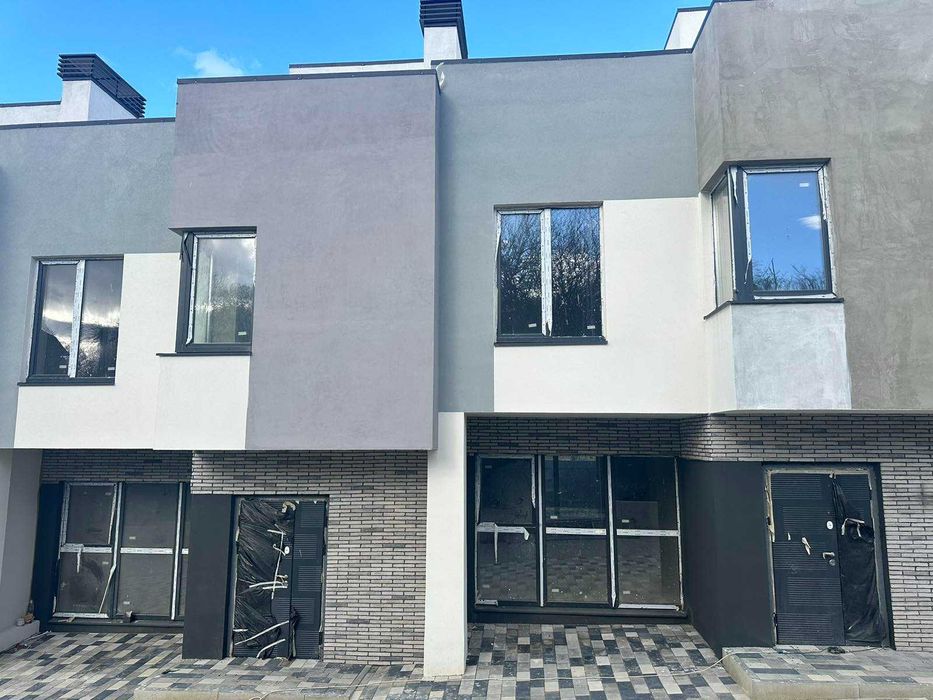 Таунхаус в стилі хай-тек, єоселя