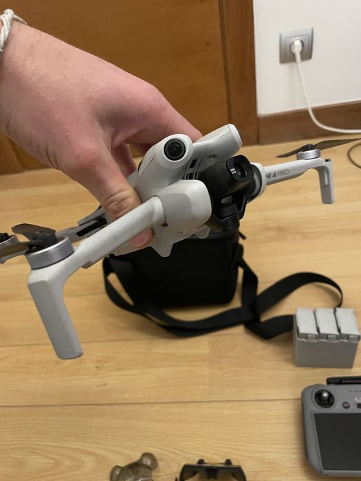 Dji mini 4 pro (fly more combo)