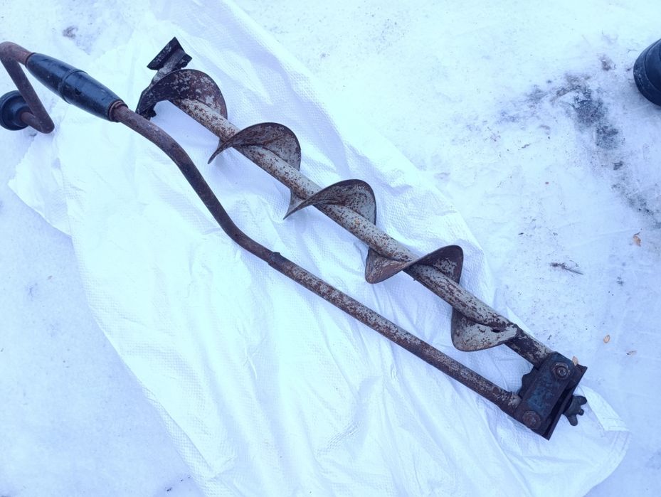 Льодобур для зимової рибалки