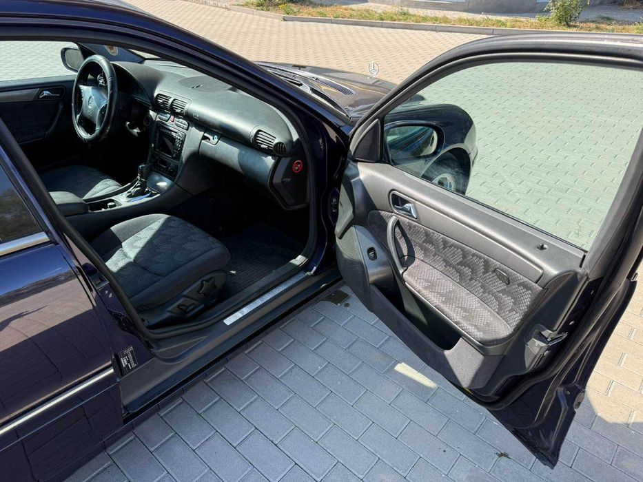 Mercedes C-Class 2.2 дизель АВТОМАТ 2000 год