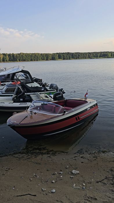 Mahoniowa motorówka z 1965 6,1m volvo penta 250a