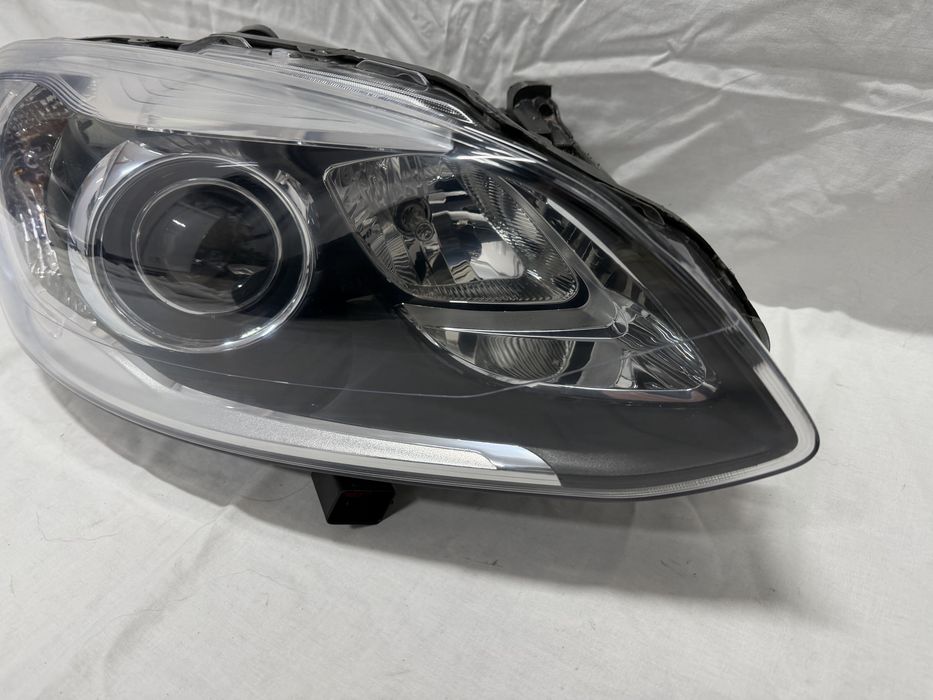 Lampa Prawy Przód VOLVO XC60 LIFT Xenon 13-17r.