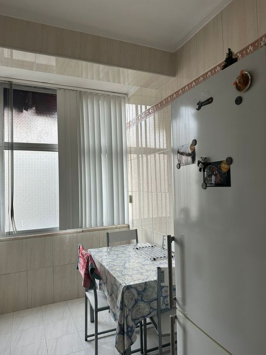 Arrenda-se quarto para estudante