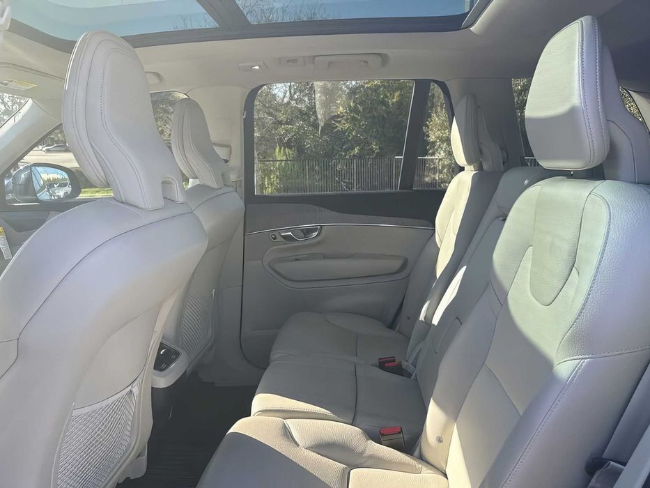 Volvo XC90 B6 Plus Bright Theme 7-Passenger      2023