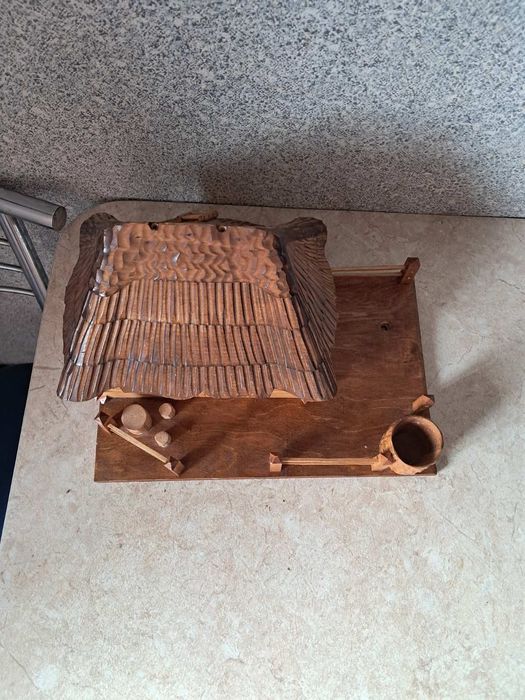 Деревянный гуцульский домик-шкатулка, резьба по дереву.