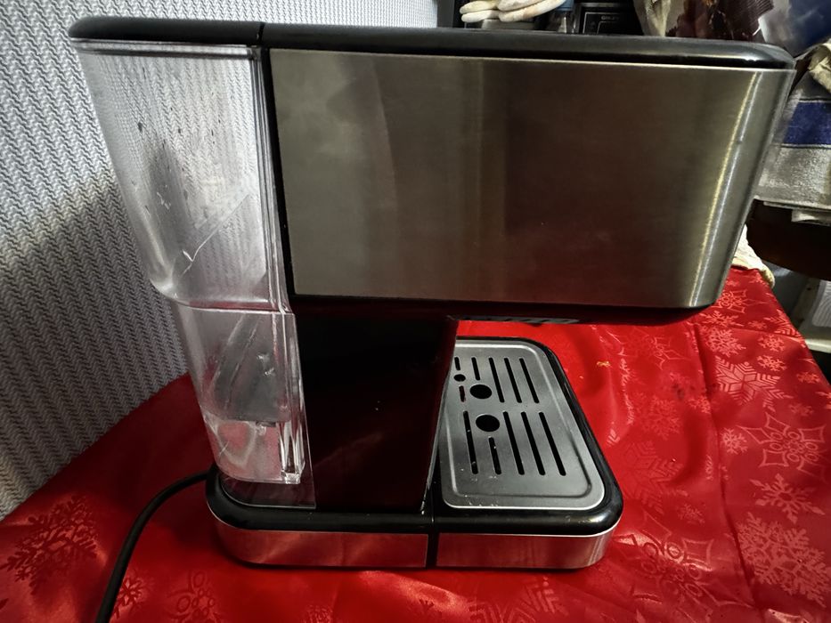 Кавомашина як нова .Використовувалась 3 місяці