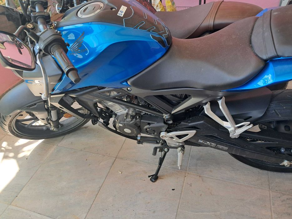 Moto semi nova pouco uso