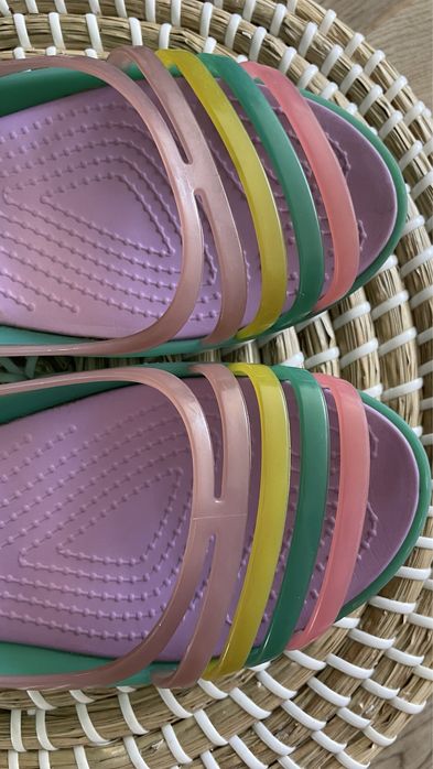 Crocs sandały Isabella Huarache Flat Iris & Green W6 36/37