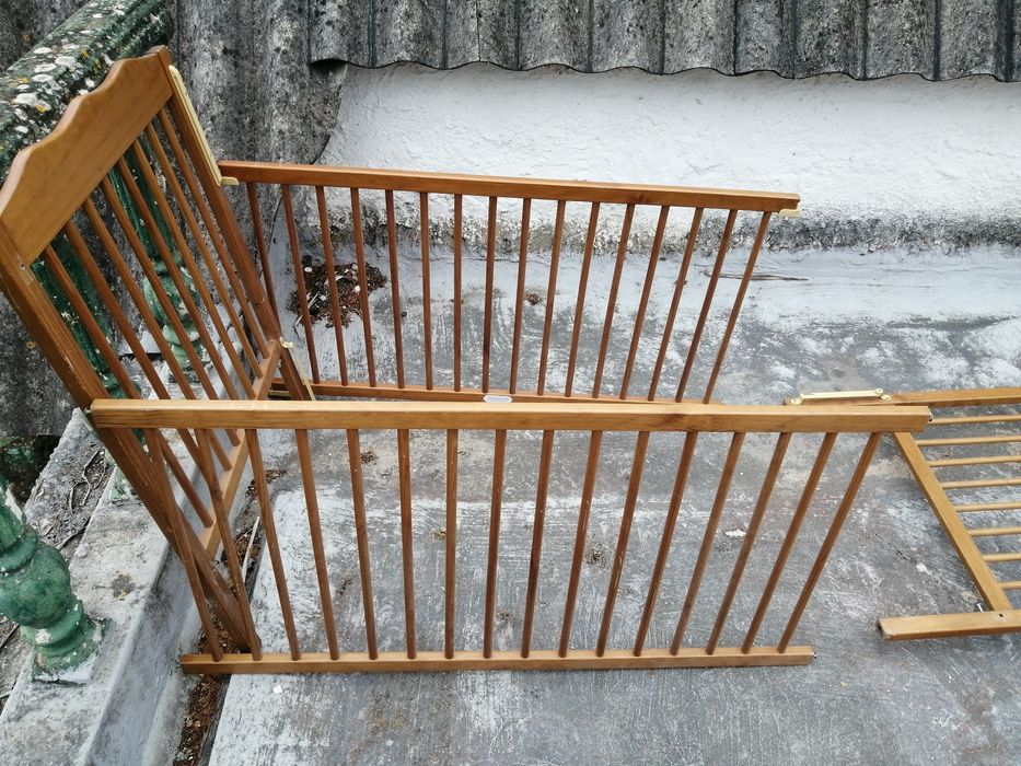 BERÇO /Cama infantil de grades. Com colchão de 120x60cm. SEM estrado.