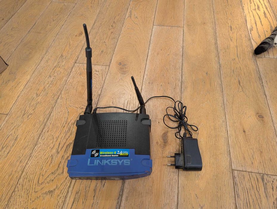 Linksys WRT54GL + antena Linksys 7 dbi