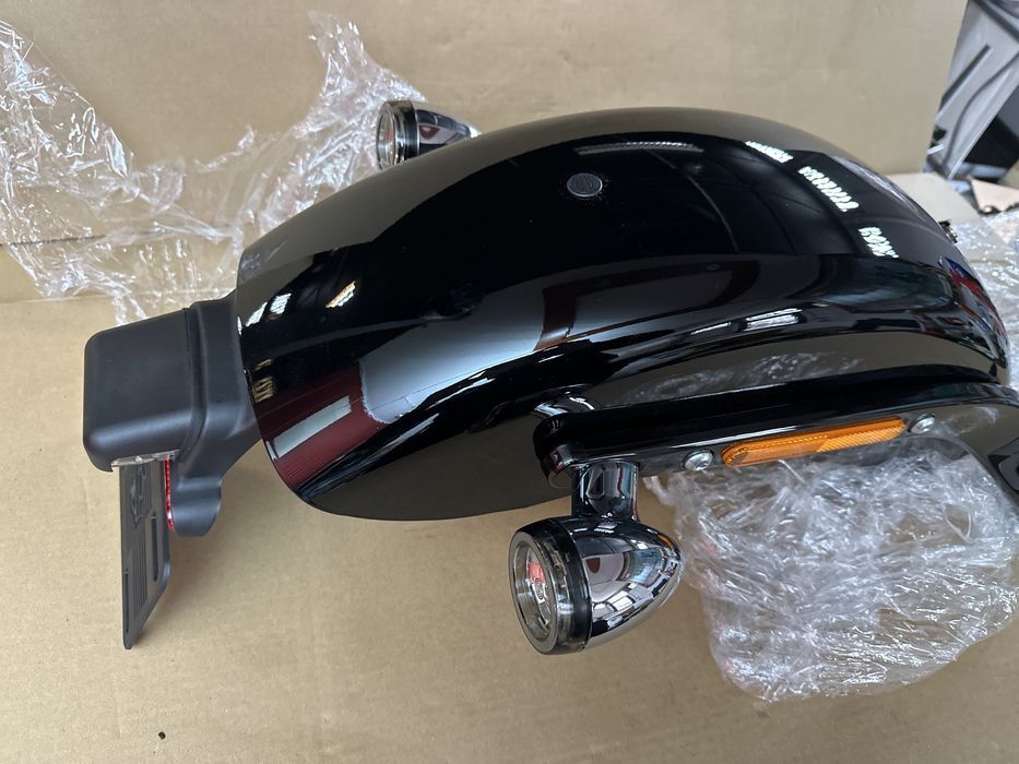 Harley Davidson Nowy Błotnik Softail STREET BOB & SLIM M8 kierunkowskazy 3w1 mocowanie tablicy D103