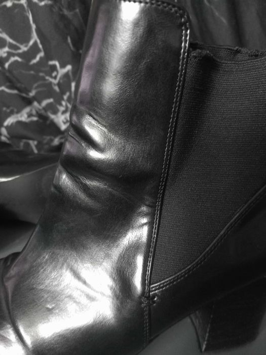 Czarne klasyczne botki na obcasie