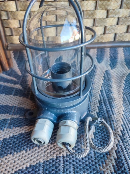 Lampa żeliwna z PRL