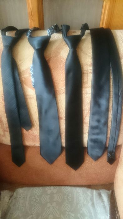 Продам Галстуки Мужские. Чёрные. Цена за 4