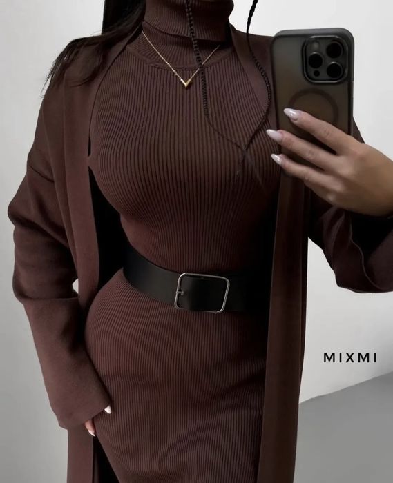 Продається костюм . Бордо.