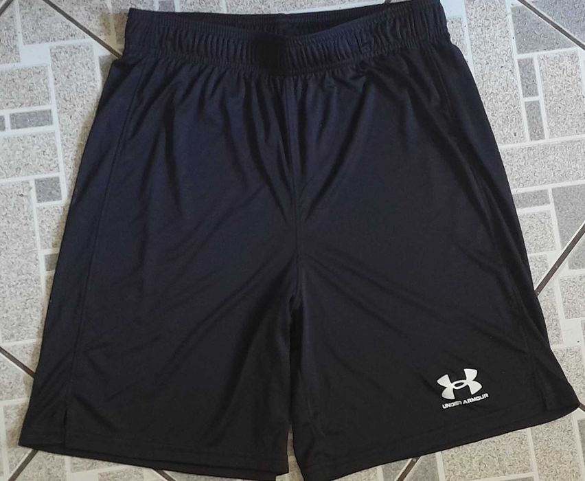 Krótkie spodenki Under Armour rozm. 170