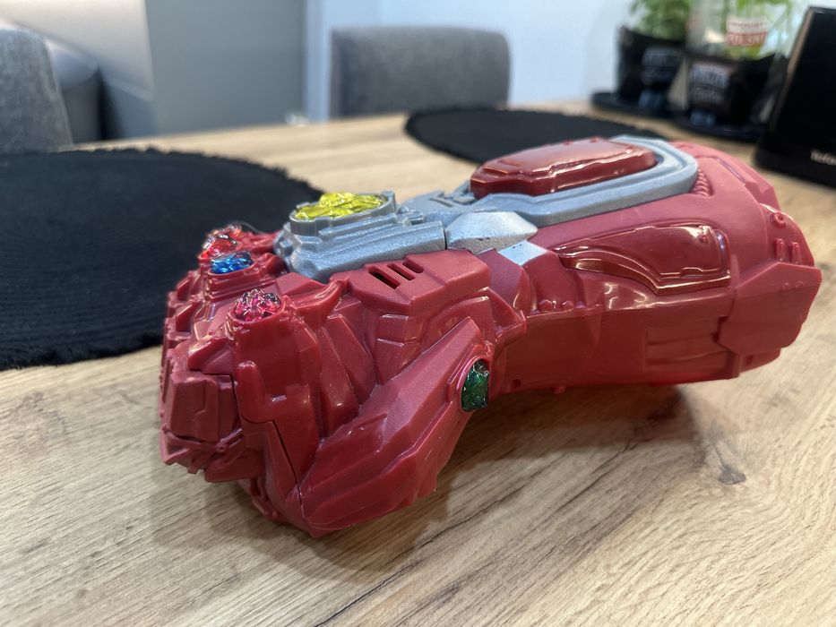 Marvel Rękawica Thanosa Avengers inteaktywna