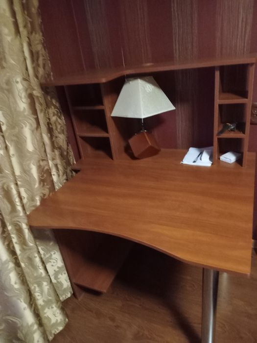 Продам компютерний столик.