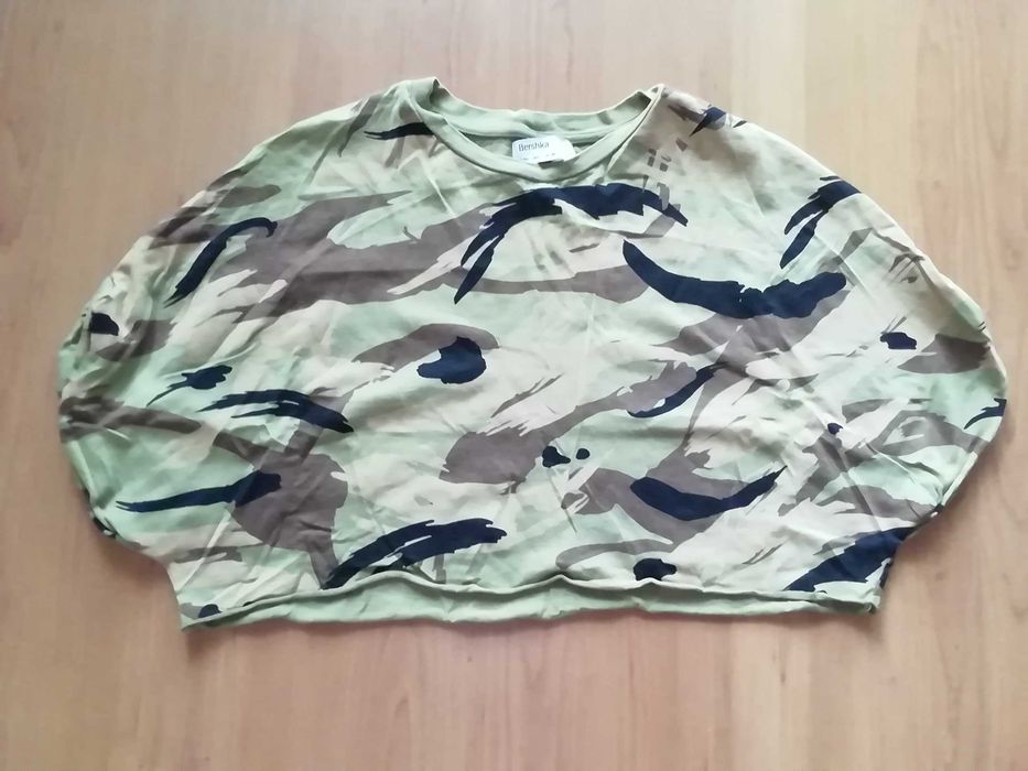 Top Bershka camuflado
