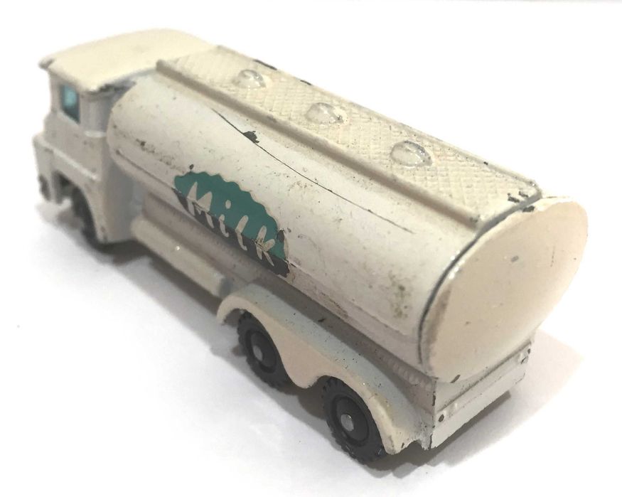 Husky - made in England - Milk Truck - 1/64 - 1960's
