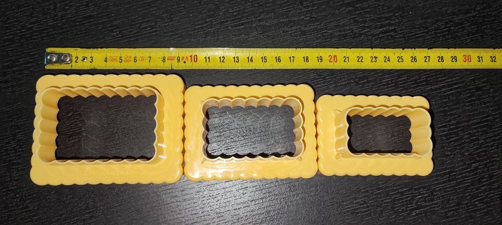 Moldes para folhados, e salgados.