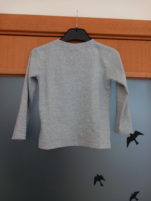 Camisola criança jurassic world  4/5 anos
Praticamente não foi usado.