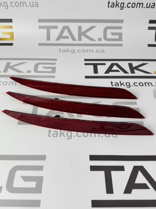 Катафот отражатель в бампери та крила Tesla Model 3 Y X