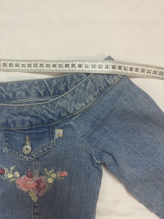 Jeansowa haftowana kurtka z odkrytymi ramionami Authentic Style