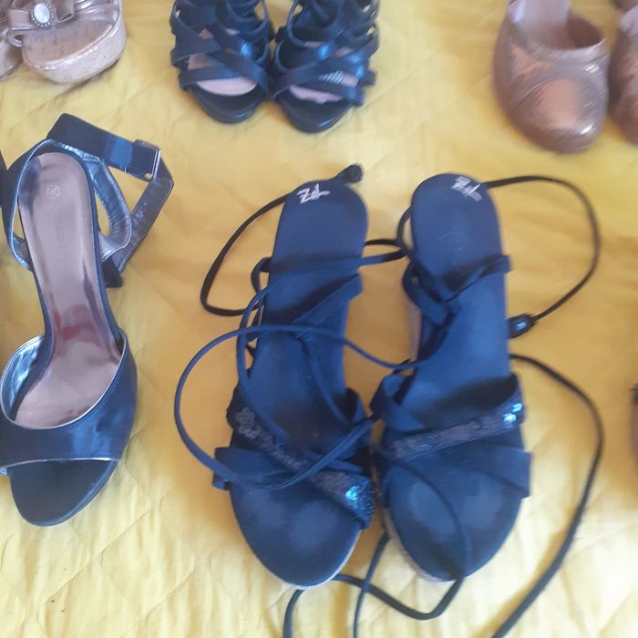 Selling 3 pairs of sandals, each for €5. They are in very good condition.64343228709889122