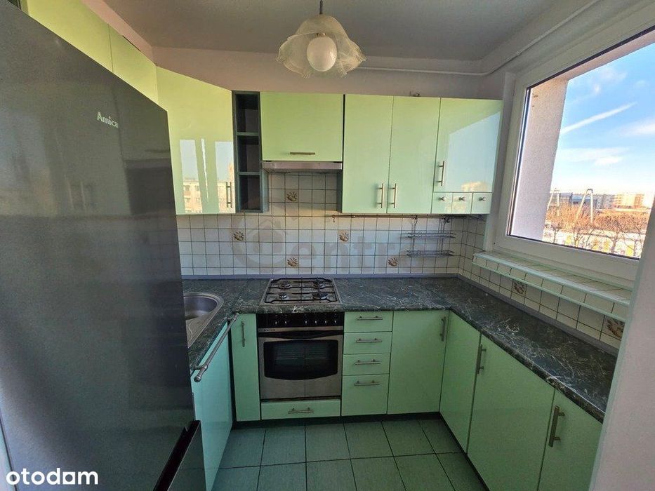 3 pokojowe mieszkanie położona na osiedlu.