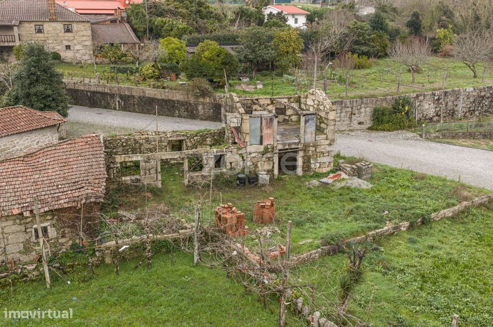 Moradia Para Recuperar em Oliveira de S. Pedro