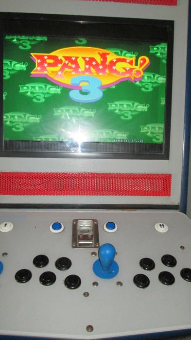 Máquina arcade com 1299 jogos  como nova, damos garantia
