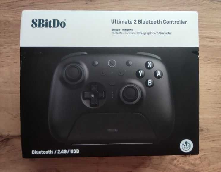 8BitDo Ultimate 2 BT + 2.4G – idealny stan + nowe, dedykowane etui 8BitDo, komplet