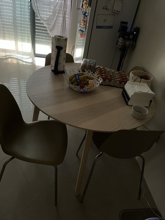 Mesa + 4 cadeiras