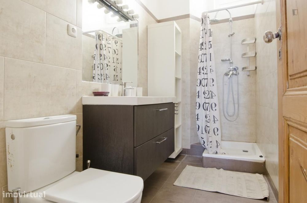 Quarto - localizado em Santa Apolónia Lisbon