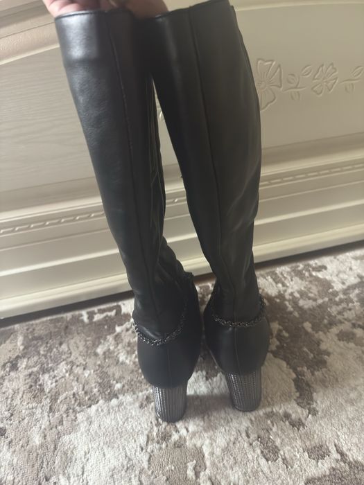 Зимові чоботи на каблуку