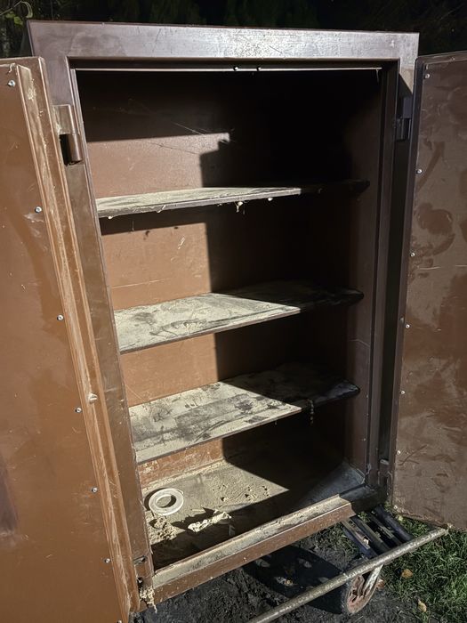 Szafa pancerna z 2 klucze