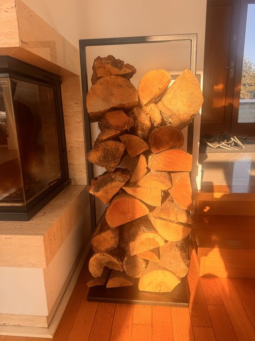 Stalowy stojak na drewno robiony na zamówienie