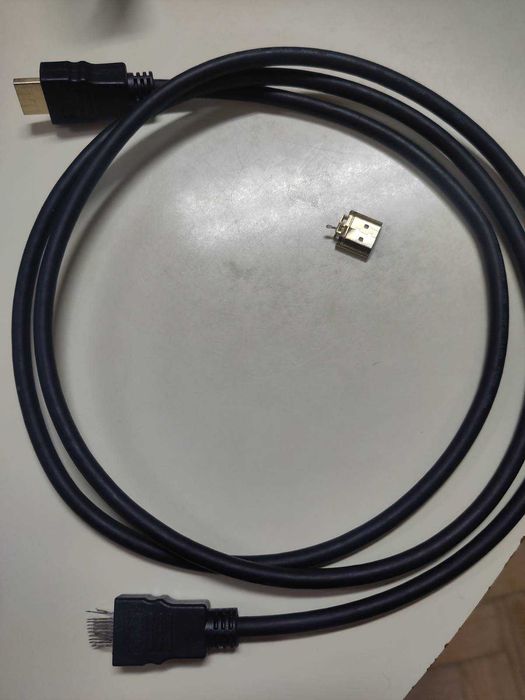 Cabo HDMI partido oferecido