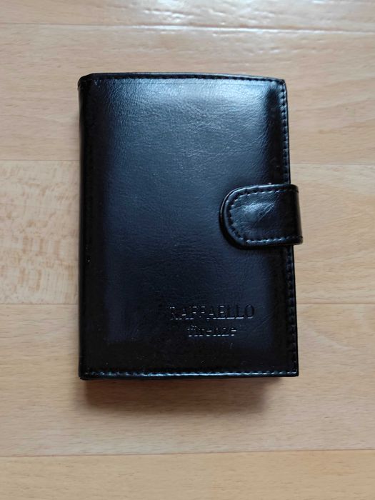 Czarny portfel skóro-podobny