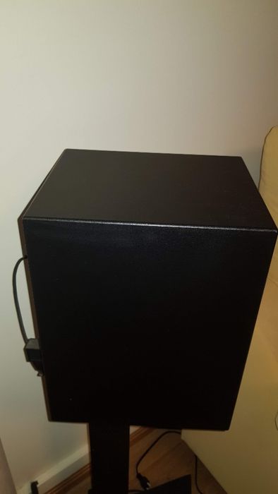 2 Colunas Genelec HT206B