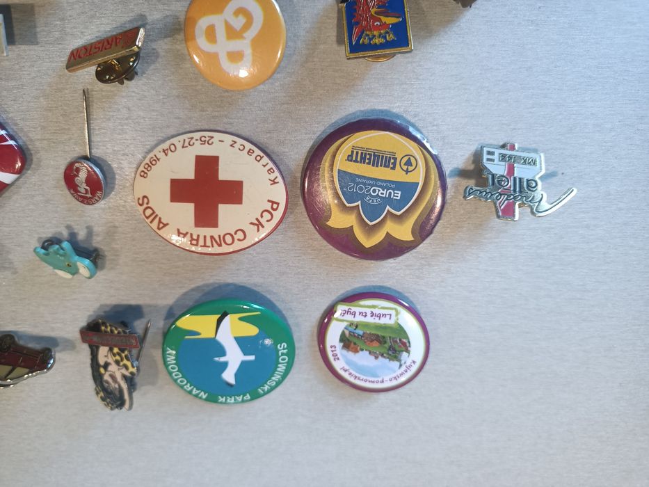 Spinki,przypinki ,metalowe znaczki.