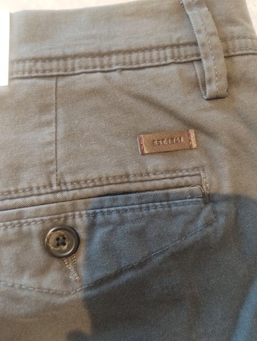 Чинос классика фирмы  C & A.  размер W38/L34 новые с бумажными бирками