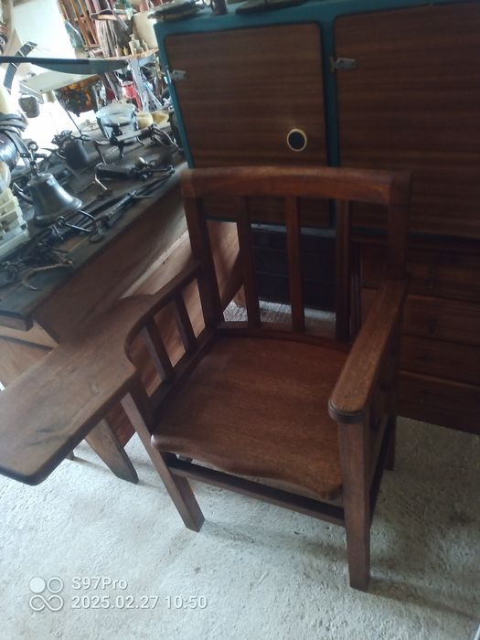 Cadeira antiga de escola madeira maciça