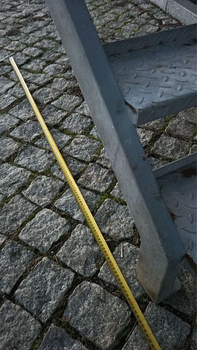 Escada em ferro metalizada